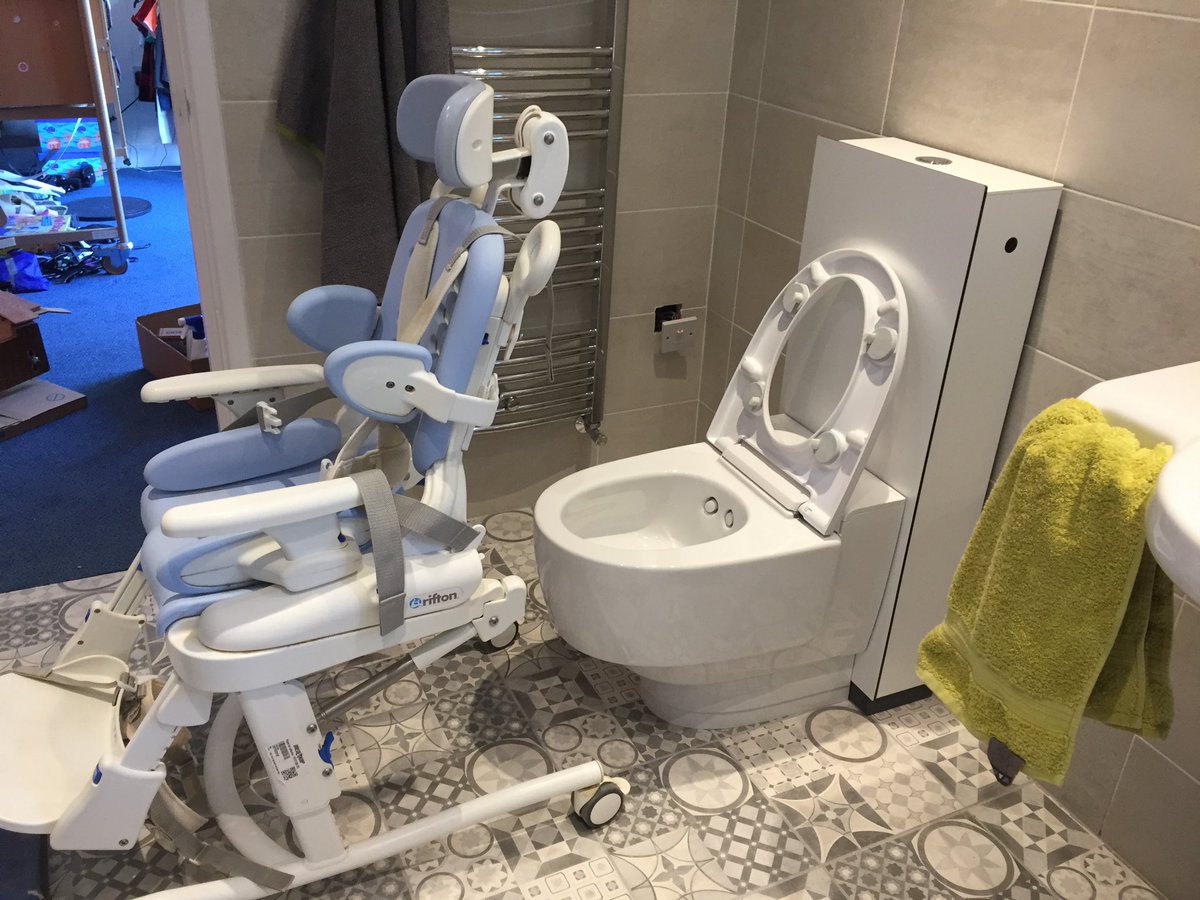 simonleethomas1's tweet photo. The @Jiraffe_org @Rifton HTS shower chair works so well with our @GeberitUK CARE Toilet. Both product being fully adjustable and adaptable to the ever changing needs of their users. I love this product
#disabilty #accessibletoilets #independence https://t.co/E16slQCQGl