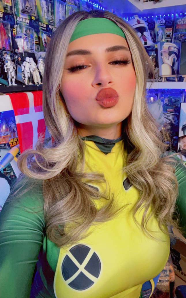 thatstarwarsgrl's tweet photo. Got my Halloween costume! What'dya think of me as Rogue? #XMEN 

p.s.
I'm getting real white streaks in my hair next week! So excited🥳🤗 https://t.co/Eeq3ucmXbL