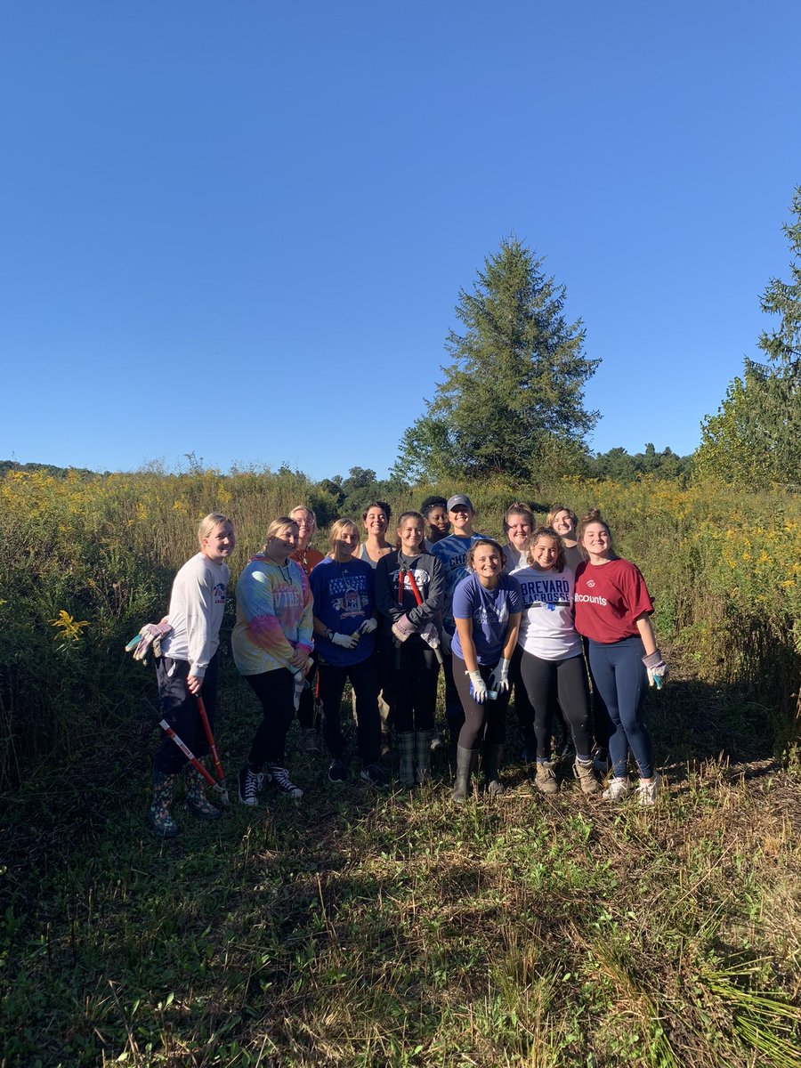 BrevardWLax's tweet photo. Today we got to explore and remove non-native invasive species at Conserving Carolina’s property in Etowah! Thanks @ConsrvgCarolina for the great opportunity #NadoNation #stepinstandout #tornadocup https://t.co/8gxwgnhMTa