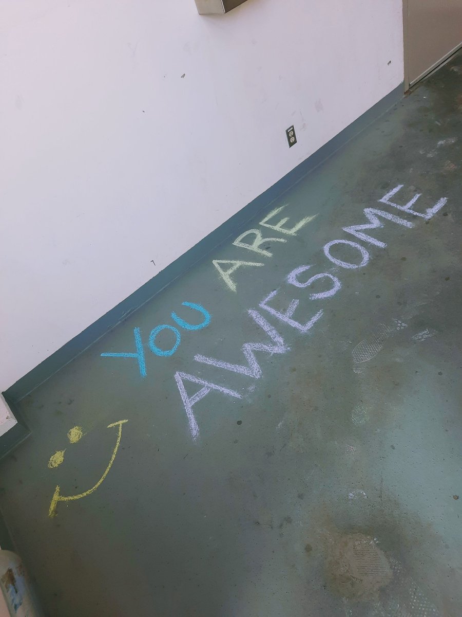 glendaduruptAHS's tweet photo. Healthcare workers are giving their all right now. Such nice messages of support on my walk out of work today.
#PLCPositivity
#PLCCares
#AHSCares
#ReasonToSmileAfterALongDay https://t.co/Axl8mWUFgh