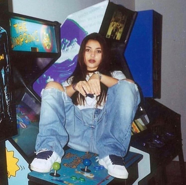 pedestrian's tweet photo. Kim Kardashian, 1993 https://t.co/6I570uCh72
