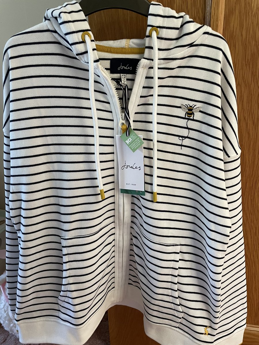 My lovely <a href="/Joulesclothing/">Joules</a> bee 🐝 hoodie that I bought last week <a href="/JoulesIpswich/">JoulesOfIpswich</a> love it 😊
