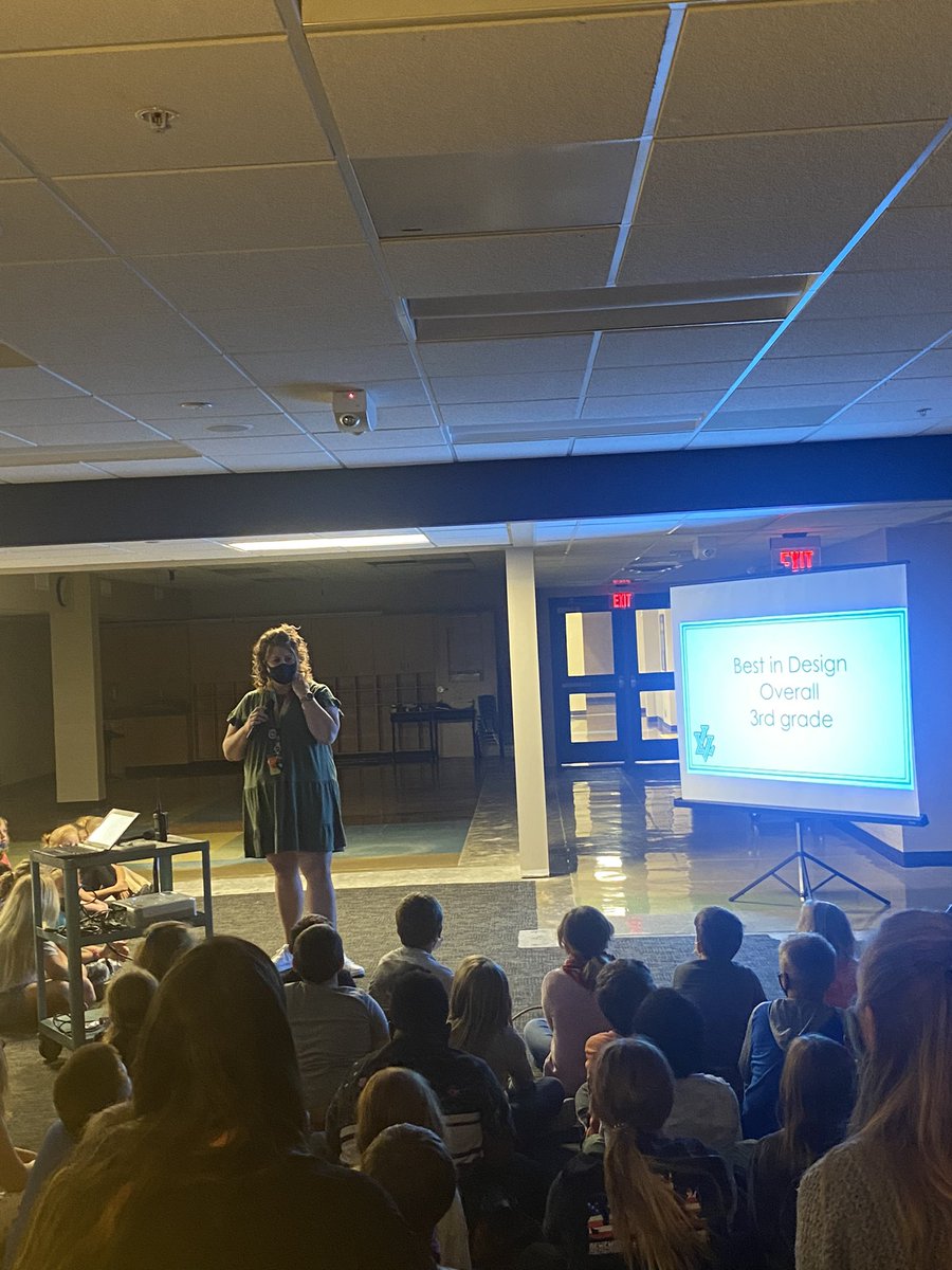 DavidBrewer453's tweet photo. 3rd were tasked with designing the furniture layout for our new Collabratory in a short PBL. The top choice from each class presented to peers, staff, parents, and BOE members. The 3rd graders then voted on their favorite layout. We find out the winner tomorrow!! https://t.co/feYYaUEOb9