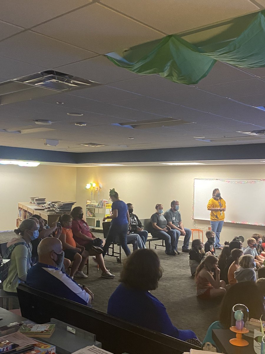 DavidBrewer453's tweet photo. 3rd were tasked with designing the furniture layout for our new Collabratory in a short PBL. The top choice from each class presented to peers, staff, parents, and BOE members. The 3rd graders then voted on their favorite layout. We find out the winner tomorrow!! https://t.co/feYYaUEOb9