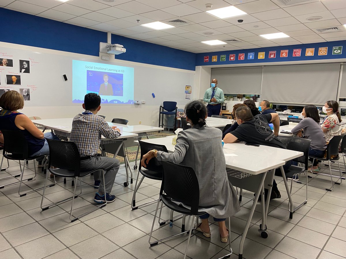 JulieLemley's tweet photo. Last night we had a great turnout for our first #BTSN in two years! Our teachers were fantastic at sharing their craft, our mentoring program, their love for our students and #teachingandlearning #unitethecommunity #socialemotionallearning #learnISB https://t.co/HneduyICDI