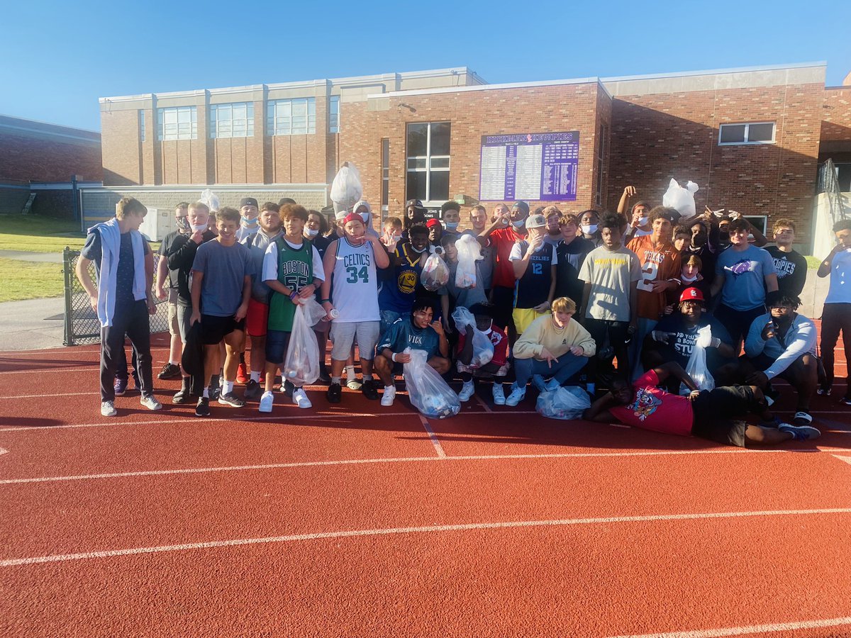 Kewpiefootball's tweet photo. A little community service after practice on this throwback Thursday of Homecoming Week! #WeAreHickman https://t.co/UKJREROSpp