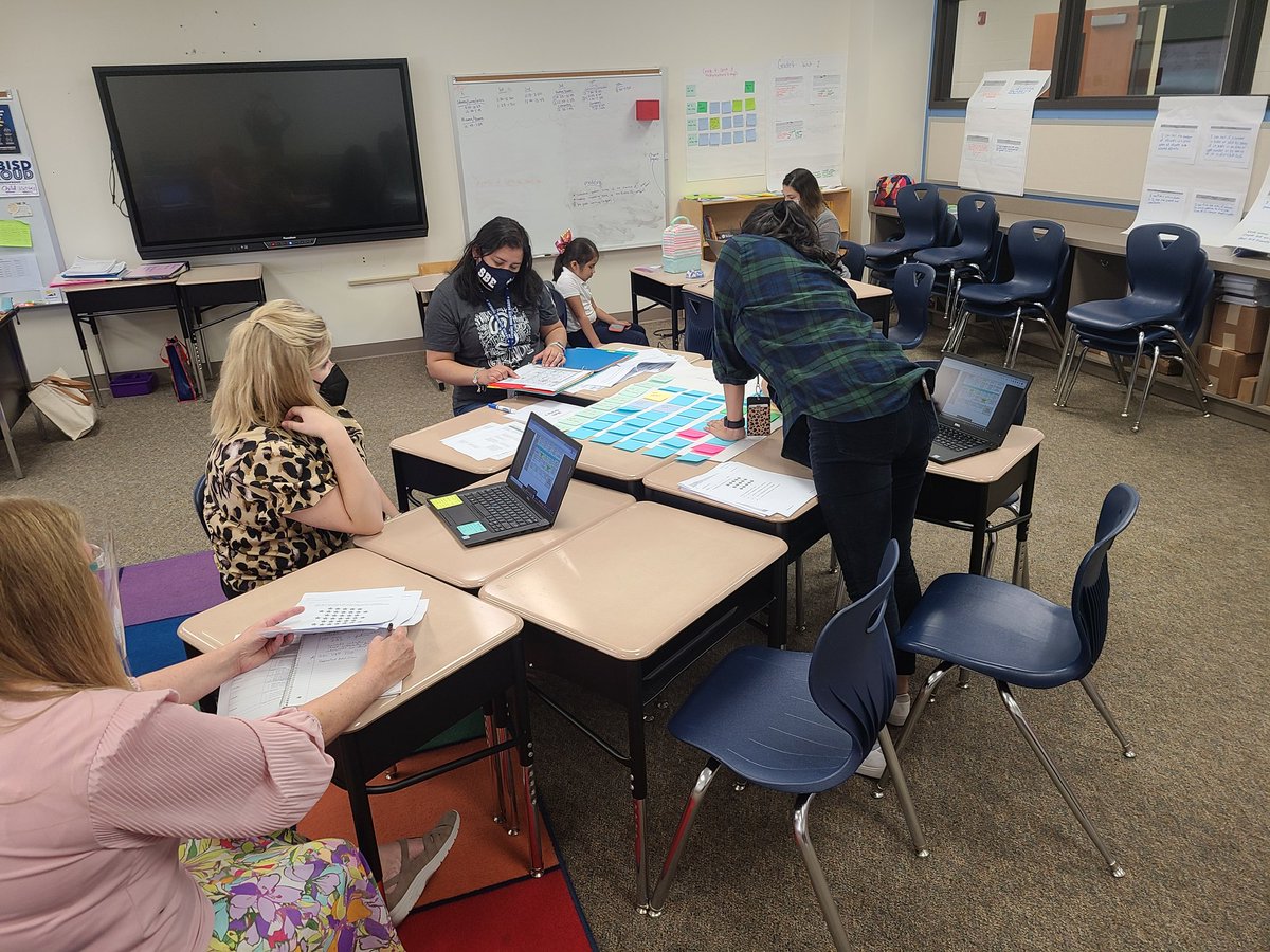 Lblouin9's tweet photo. 3rd grade math teachers at SBE diving deep into their multiplication unit! #BackwardsPlanning #CollaborativeSpirit @SBEBears @Awharris2016 https://t.co/LMaMWYblGd