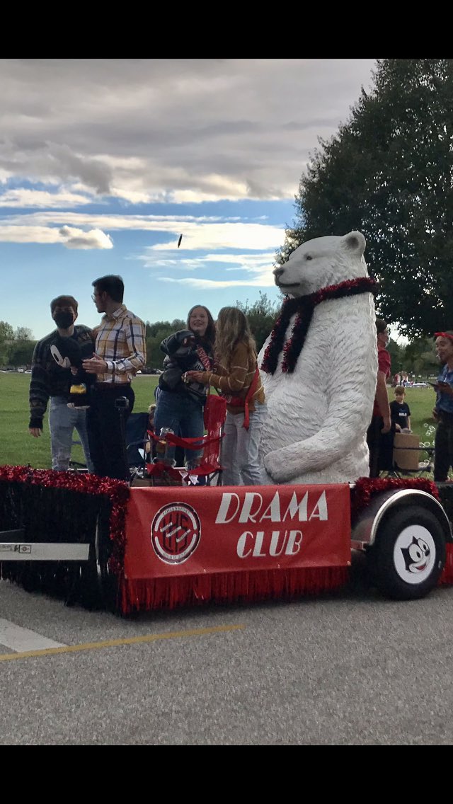 BerryChoirs's tweet photo. Great to see the LHS Choirs well represented in the Homecoming Parade! 🔴🍓⚫️ #LHSspiritweek https://t.co/49QvjXi0xf