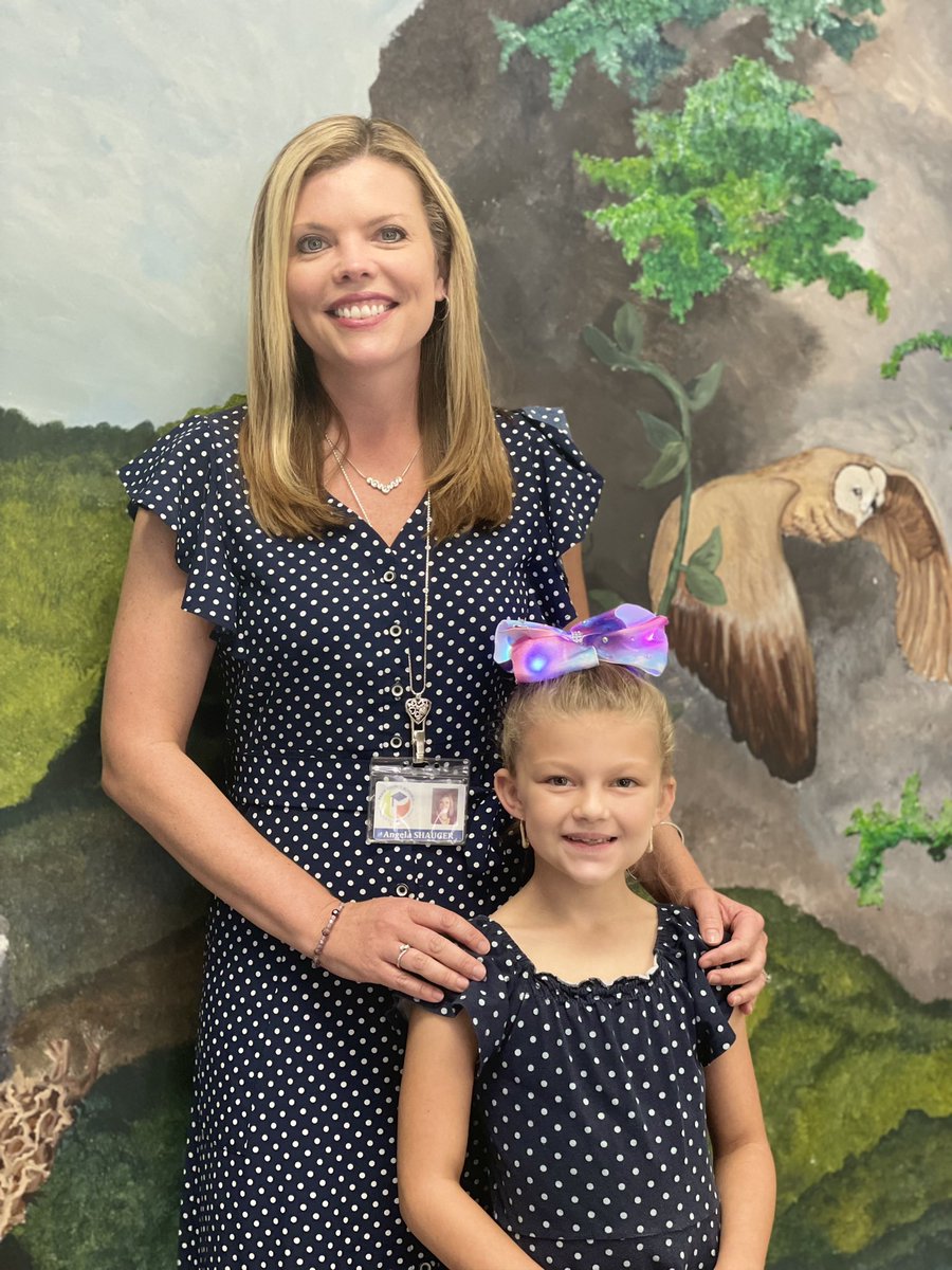 shauger_a's tweet photo. Twinning 👯‍♀️ #polkadots #weplannedit #EveryOwlEveryDay https://t.co/Wg4w6RC3Uq