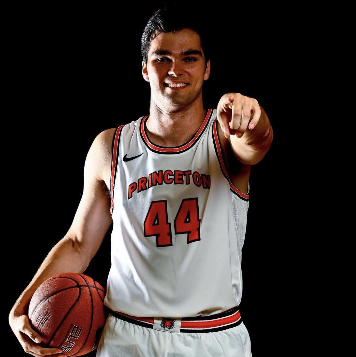 HWHoops's tweet photo. New threads, same Wolverine π₯
Class of 20' HW Hoops Alum Mason Hooks (@masonhooks2020) makes his debut this year for @PrincetonMBB πͺπ» #HWAlum #HWHoops #Wolverines https://t.co/cA8rDGYHCQ