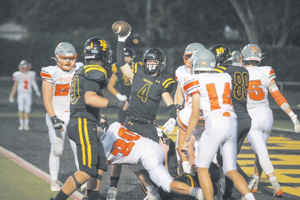 EliavAppelbaum's tweet photo. THE ACORN'S HIGH SCHOOL FOOTBALL GAME OF THE WEEK

The 53rd Conejo Valley Championship pitting Thousand Oaks vs. Newbury Park is tomorrow night, Sept. 24.

I spoke with players and coaches on both teams for this in-depth preview. My story: https://t.co/DPtLdYw6rq https://t.co/s4QBjDxKhm