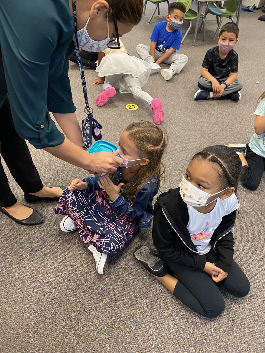 MsLebling's tweet photo. We continued our 5 senses unit with smelling and guessing what was in the jar. Then, we used our sense of touch to stamp apples! #lebling117 @KyleRWilsonES https://t.co/F1zUH7m8VY