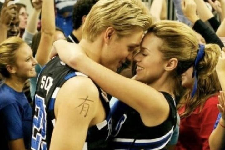 itolindoo's tweet photo. 18 anos que o maior casal da história conquistou o mundo! Lucas e Peyton ❤ #18YearsofOTH https://t.co/S99VAA7kVO