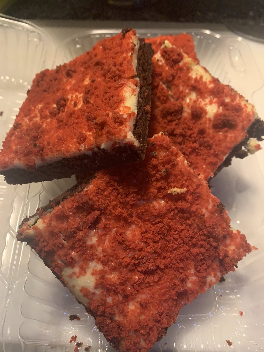 prettymuch_ca's tweet photo. RED VELVET BROWNIES !! ✨🛸

Customer faves!! Order Yours NOW.
#PrettyOrderUp #PrettyMuchCA https://t.co/2doQ3BrDkn