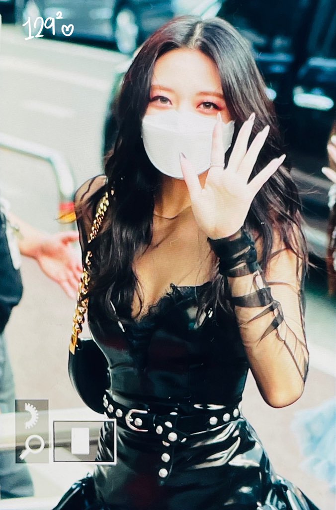 210924 뮤직뱅크 출근 프리뷰

#있지           #ITZY        
#유나           #신유나 #YUNA           
<a href="/ITZYofficial/">ITZY</a>