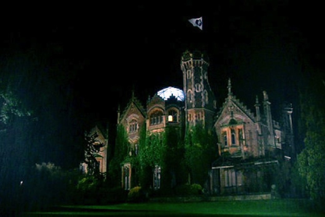 HorrorHammer1's tweet image. If you love gothic horror ....you are in the right place! here is Oakley Court. Home of many Hammer films🔨