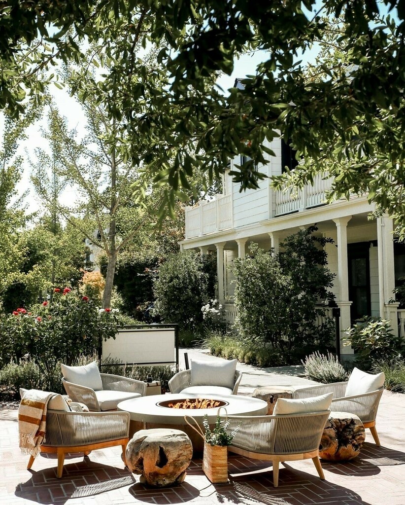 sonoma's tweet photo. Can't you just picture yourself here with a glass of Pinot Noir? 🍷
📷 @macarthurplace
#macarthurplace #resortlife #luxurytravel #visitsonona #california #sonoma #winecountry #sonomacounty #sonomawine #visitwinecountry #wineenthusiast #winel… https://t.co/MbqpOvhm4p https://t.co/kCFfmXxgZM
