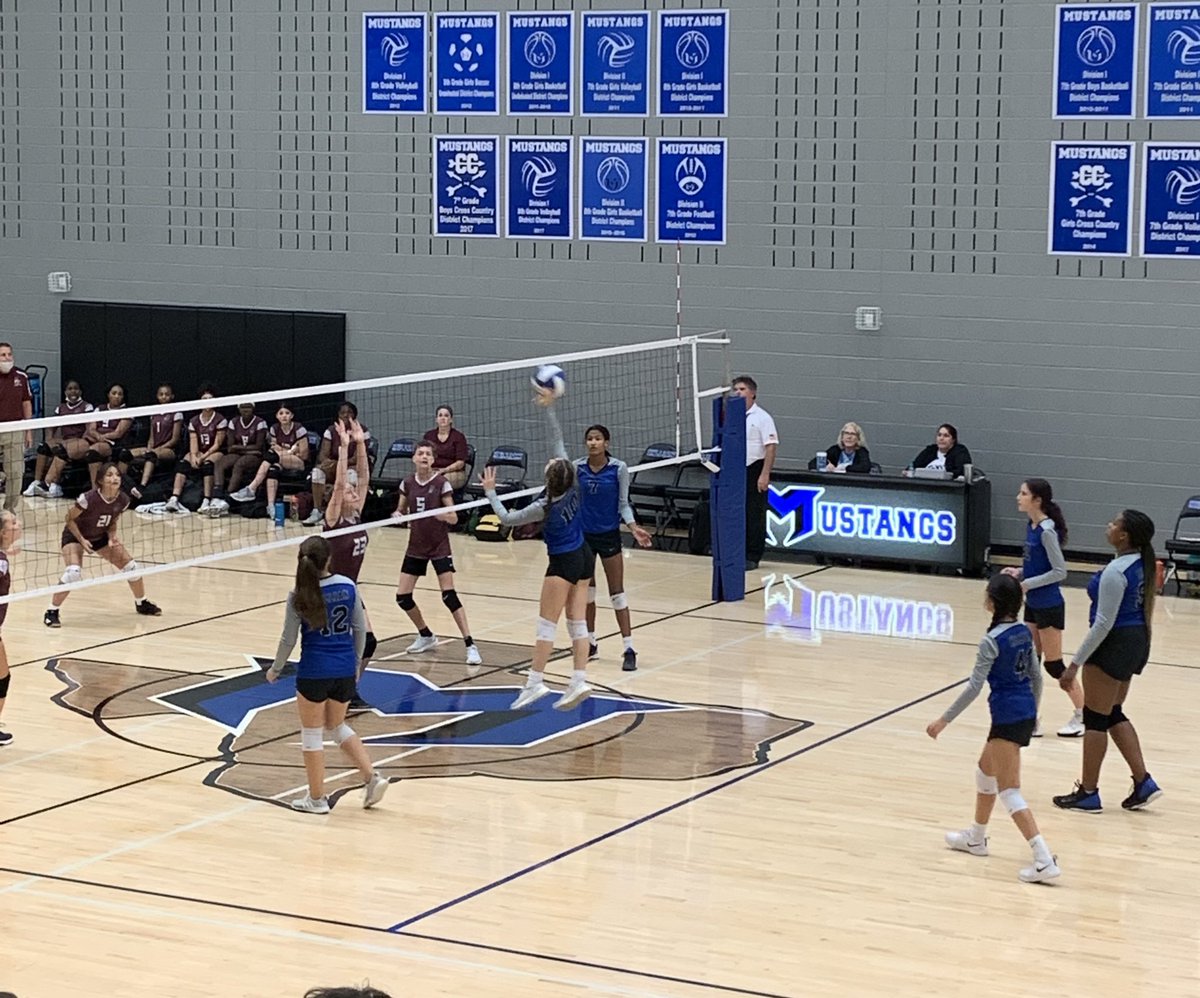 TH_Connelly's tweet photo. 8th grade girls A Team Volleyball took the win over Huffines in 2 games! Great games ladies! Go Mustangs! @Killian_MS @KillianSports https://t.co/oHl2GiJuRg