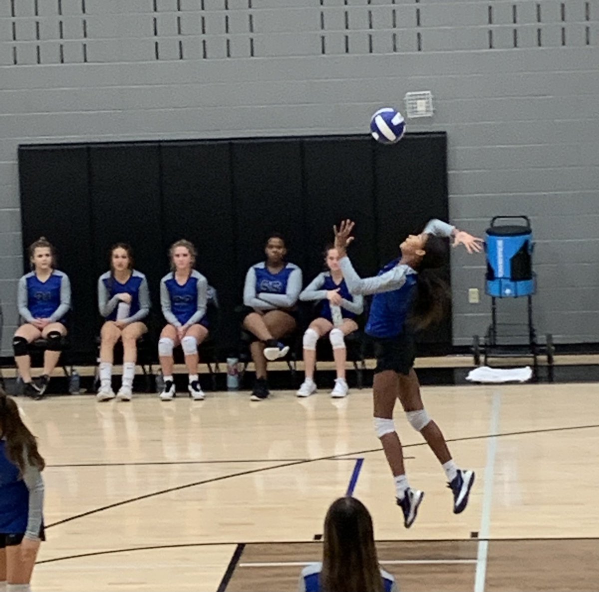 TH_Connelly's tweet photo. 8th grade girls A Team Volleyball took the win over Huffines in 2 games! Great games ladies! Go Mustangs! @Killian_MS @KillianSports https://t.co/oHl2GiJuRg