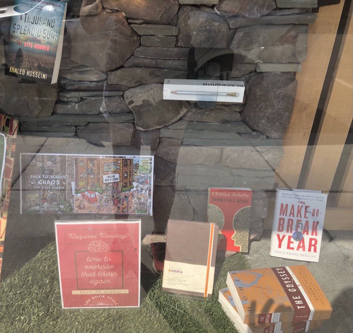 emkrphillips's tweet photo. In good company! #makeorbreakyear @thebookstall https://t.co/lXIGH2ecni
