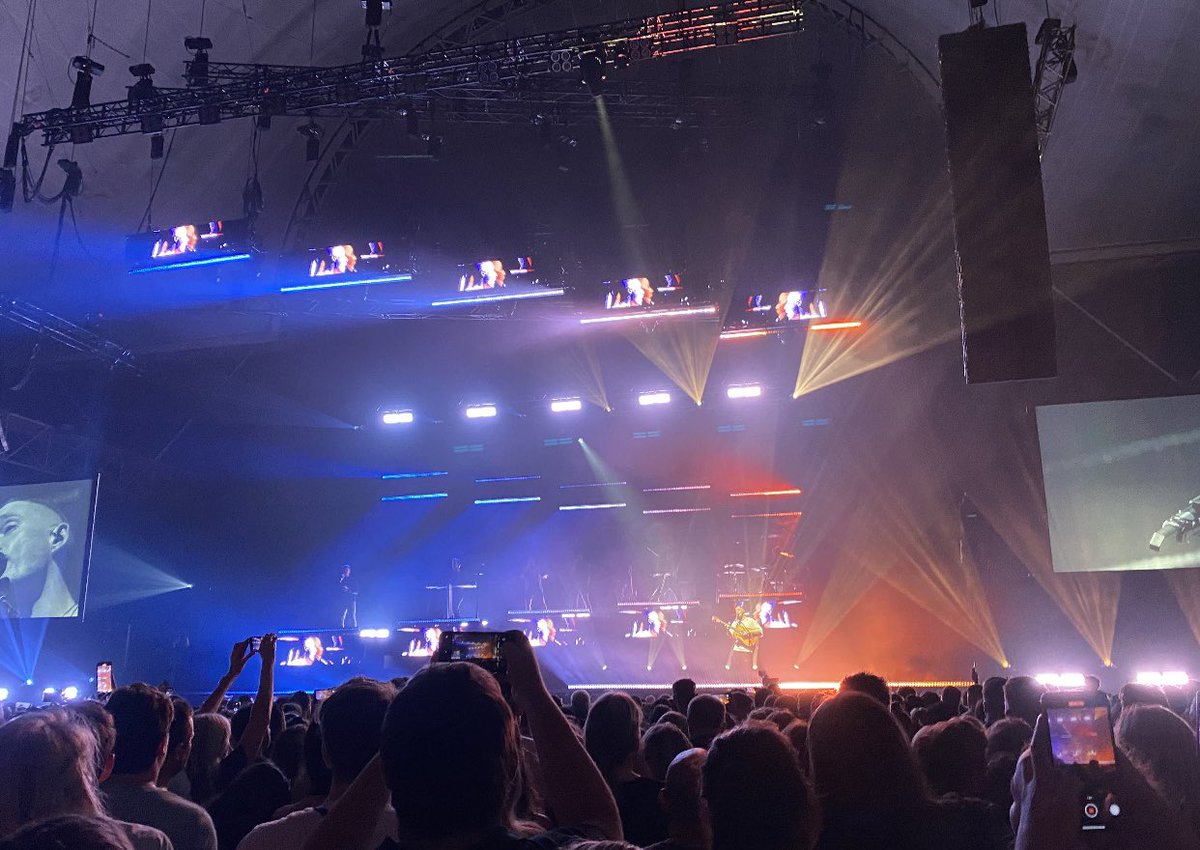 amykellie's tweet photo. Last gig I went to almost 2 years ago and then @DermotKennedy today. So incredible to see how you’ve grown as an artist and and so great seeing a live show again 💕 https://t.co/oSHKdc94NK
