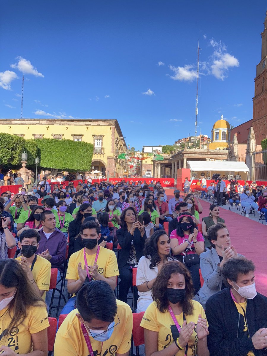 giffmx's tweet photo. ¡Felicidades equipos, porque después de dos años de mucho trabajo hoy podremos ver sus películas! 🤩✨🎬. https://t.co/3hPphpZksu