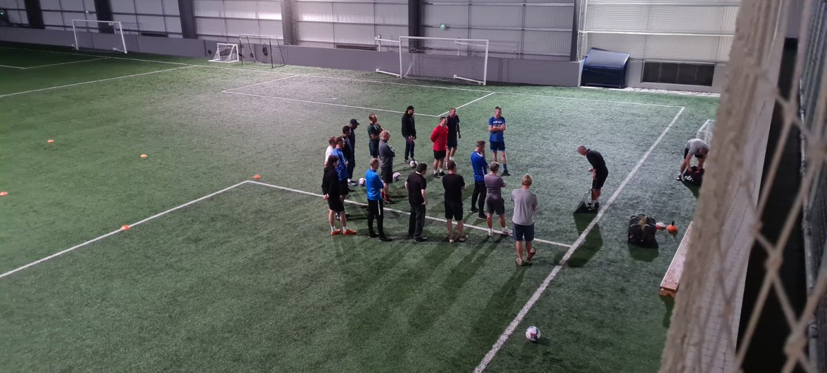 Another hugely enjoyable Coach Education workshop tonight, this time with the guys <a href="/ickenhamyouthfc/">Ickenham Youth FC</a> ⚽️

Big thanks to <a href="/scottmowberry/">Scott Mowberry</a> &amp; <a href="/markpaedwards1/">Mark Edwards</a> for helping to organise the event👏🏻

◾Games based approach🎮
◾Divergent questioning🤔
◾Connecting with our players🔗
