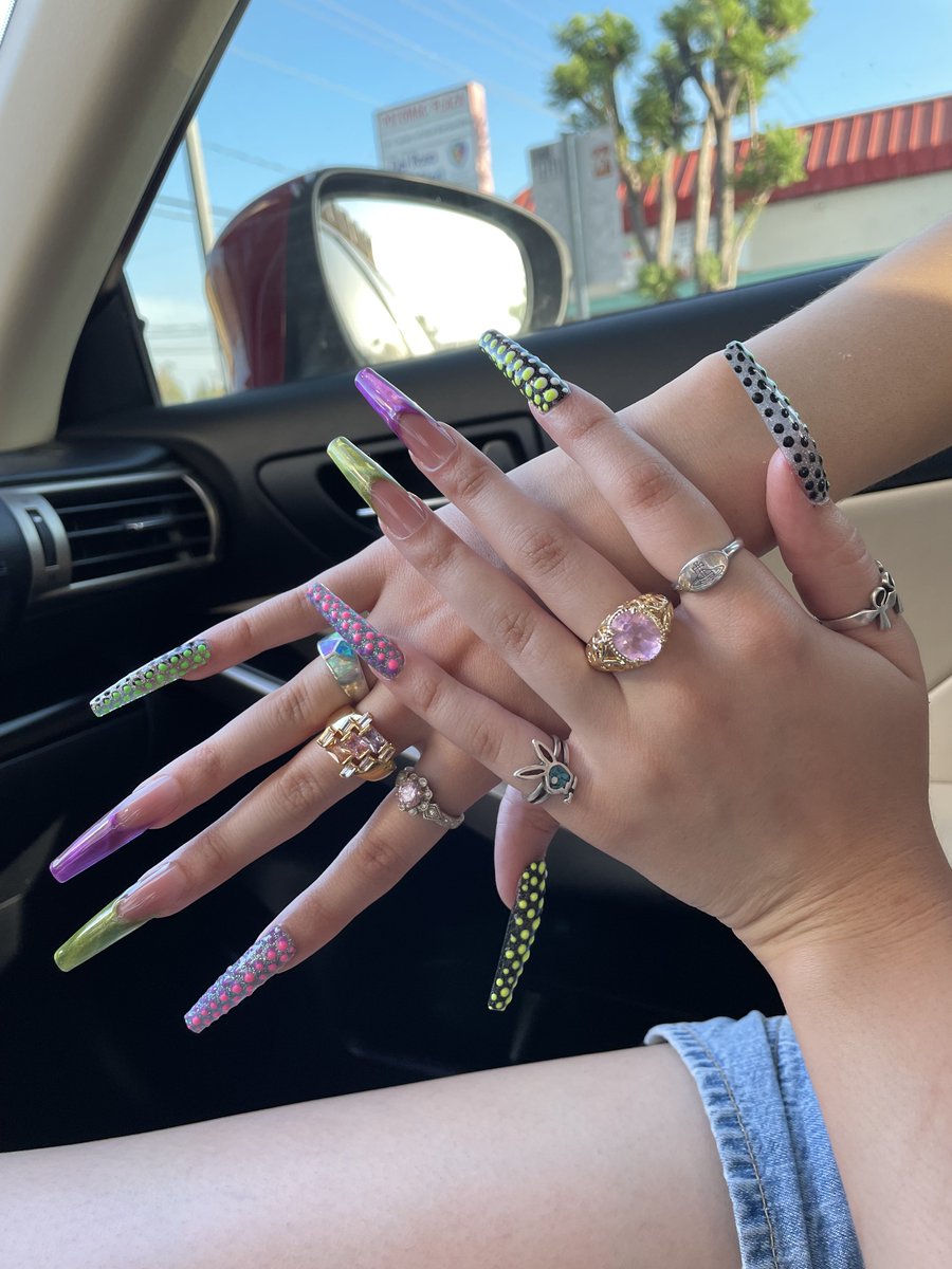 superstarsavy's tweet photo. bday #nailfie 💜 https://t.co/yG2AHVy6hR