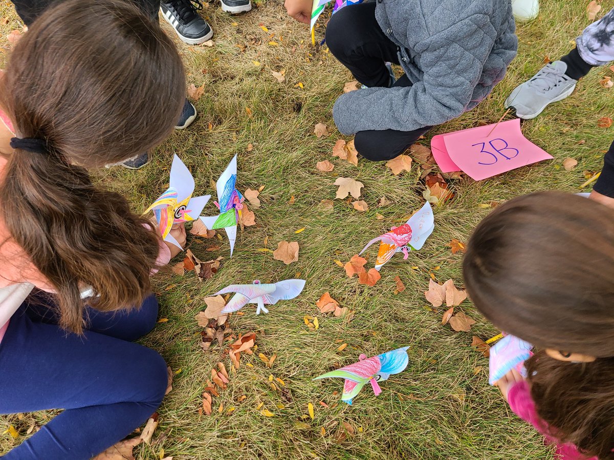 MsBoli's tweet photo. We had a great time celebrating International World Peace Day yesterday! We planted pinwheels that the students made and sang songs about kindness and peace. #d33pride #d33orgullo #WorldPeaceDay2021 https://t.co/yQ8XM5EG6k