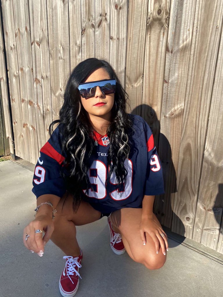 brookeeyeager's tweet photo. trophy wife 🏆 https://t.co/1lxEE1mxXZ
