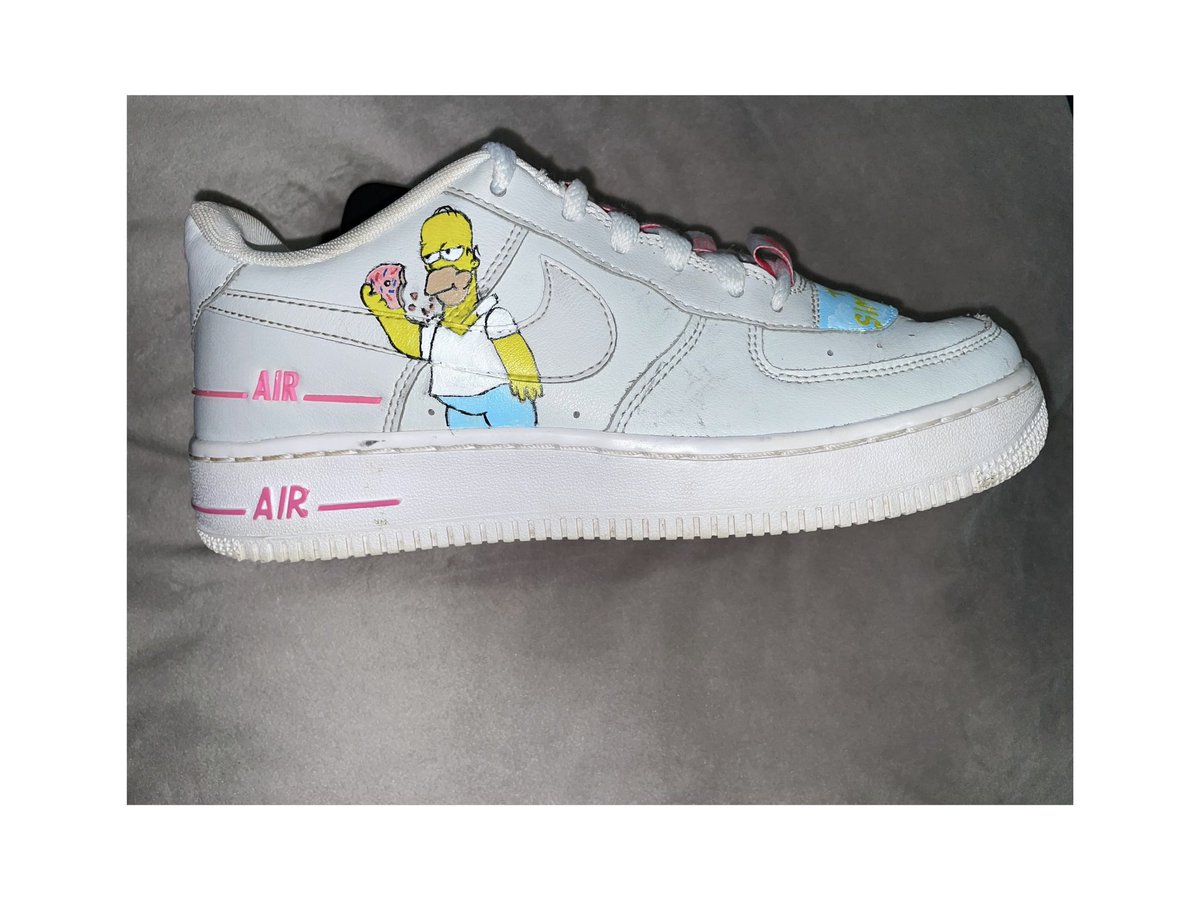 freyashep's tweet photo. I’ve started up a new little venture hand painting new and old leather trainers✨ please RT or follow my insta freyas.customs any support would be appreciated, thank you x https://t.co/Wyu57QPng3