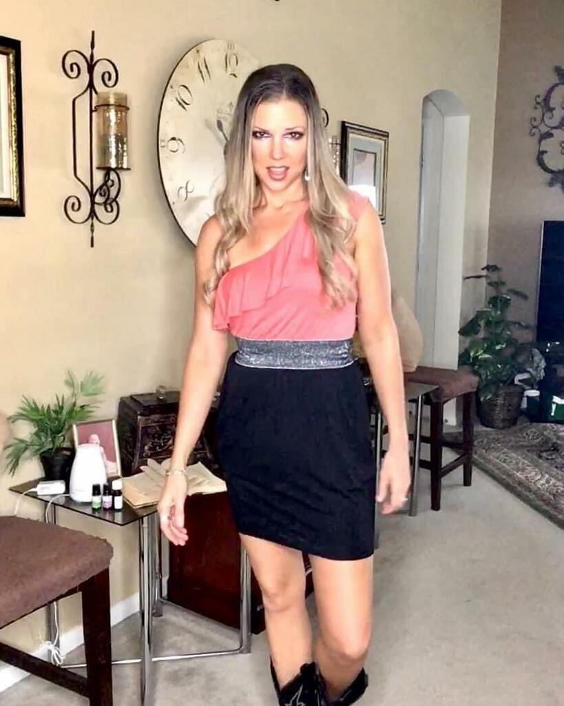 PamelaMaryKief's tweet photo. #tbt to 2 yrs ago seeing @carrieunderwood LIVE & VIP for my bd! She’s been my fav female country artist for years! That was an amazing show!!!
Do you have a favorite #CarrieUnderwood song?! #BeforeHeCheats is one of my go-to karaoke songs!
#ThrowbackTh… https://t.co/2cP3va0leN https://t.co/qsPlBvMbXe