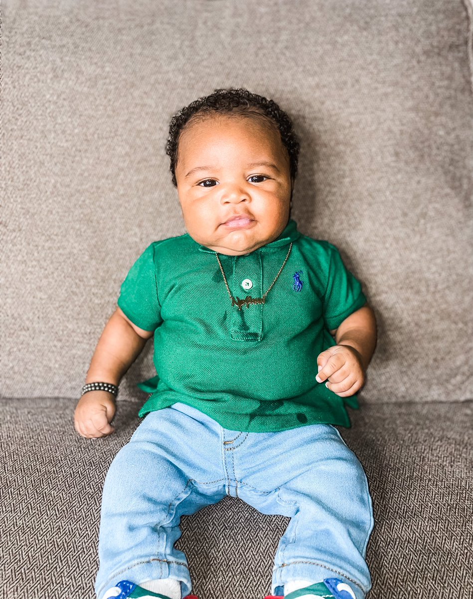 NettaDominique's tweet photo. Why does my 2 month old look like a big boy 😭 https://t.co/p9tQcoLpDN