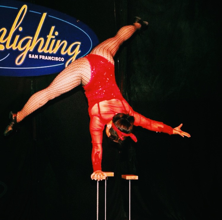 IN JUST ONE WEEK we’re bringing some truly breath-taking performances to @themidwaysf! What even is hand-balancing? We don't have enough characters to explain. Just come see Kyoko Uchida nail it for yourself!
#moonlighting #performanceart #handbalancing #sfevent #bayareaevent