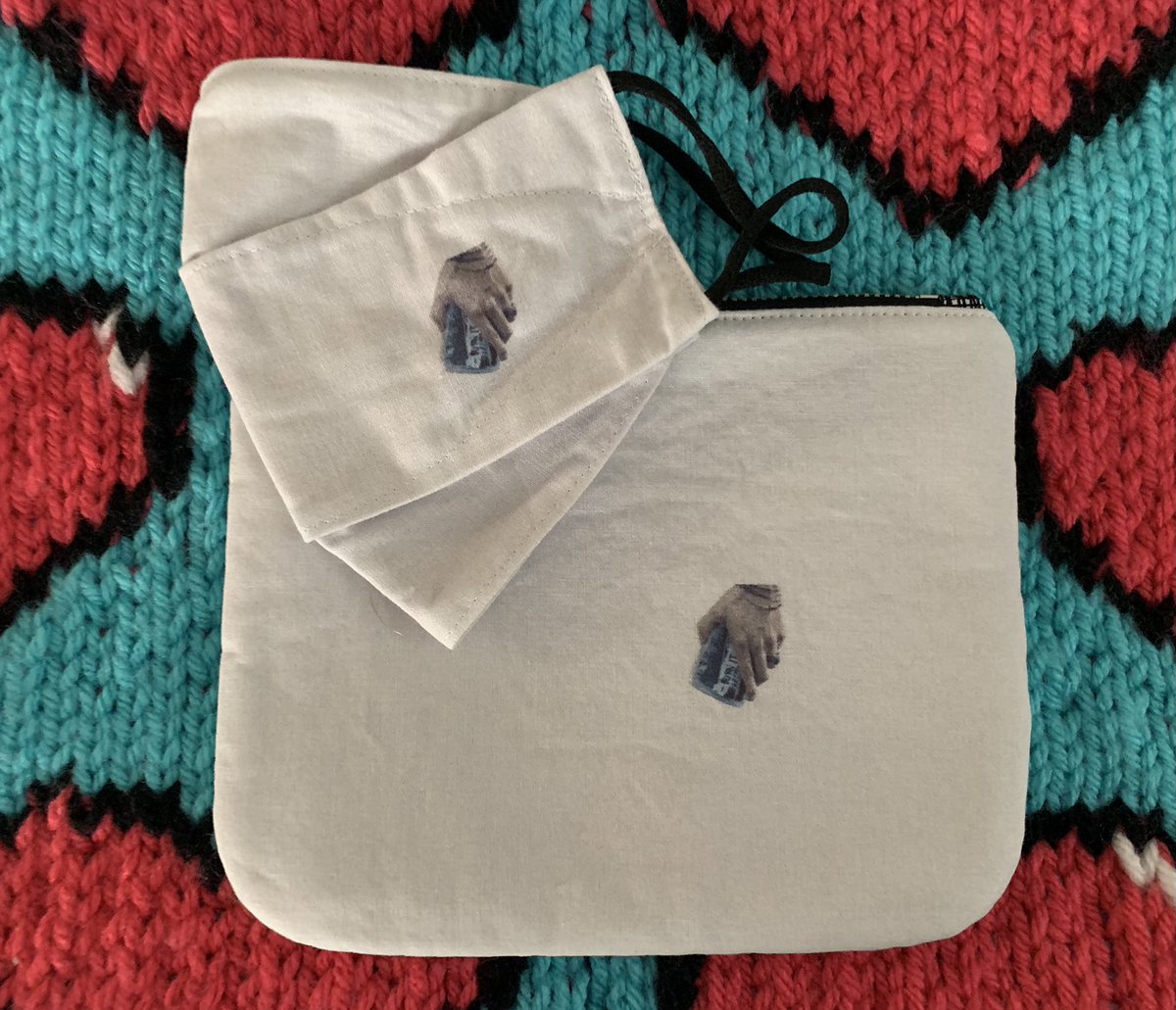 momengineerarmy's tweet photo. Did I order this zipper bag from @AudrieOT7 to match one of meme masks I already had? Why, yes. Yes I did. 😂 #BTS #Yoongi #SUGA #FireMV #bultaoreune https://t.co/WsOw8AahNT