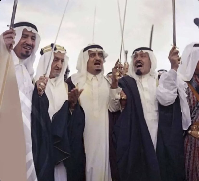 a_dan6's tweet photo. حكايةٌ إمتد مجدُها لـ واحد وتسعون عاماً  كُل عامٍ ووطني يُعانق السماء مجداً🤍🇸🇦. https://t.co/gFZM9uKSdH
