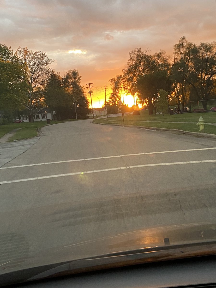 rcomp11's tweet photo. @Adrianna247Now look at this sunset. Taken in Fairborn. https://t.co/0b2d4U8JoK