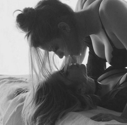 PaulaCXM's tweet photo. En la cama no hay modales🔥🔥🔥 https://t.co/HfaEbQccbV