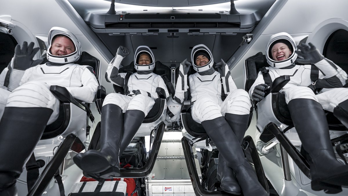 More pics from <a href="/inspiration4x/">Inspiration4</a> return → flickr.com/spacex