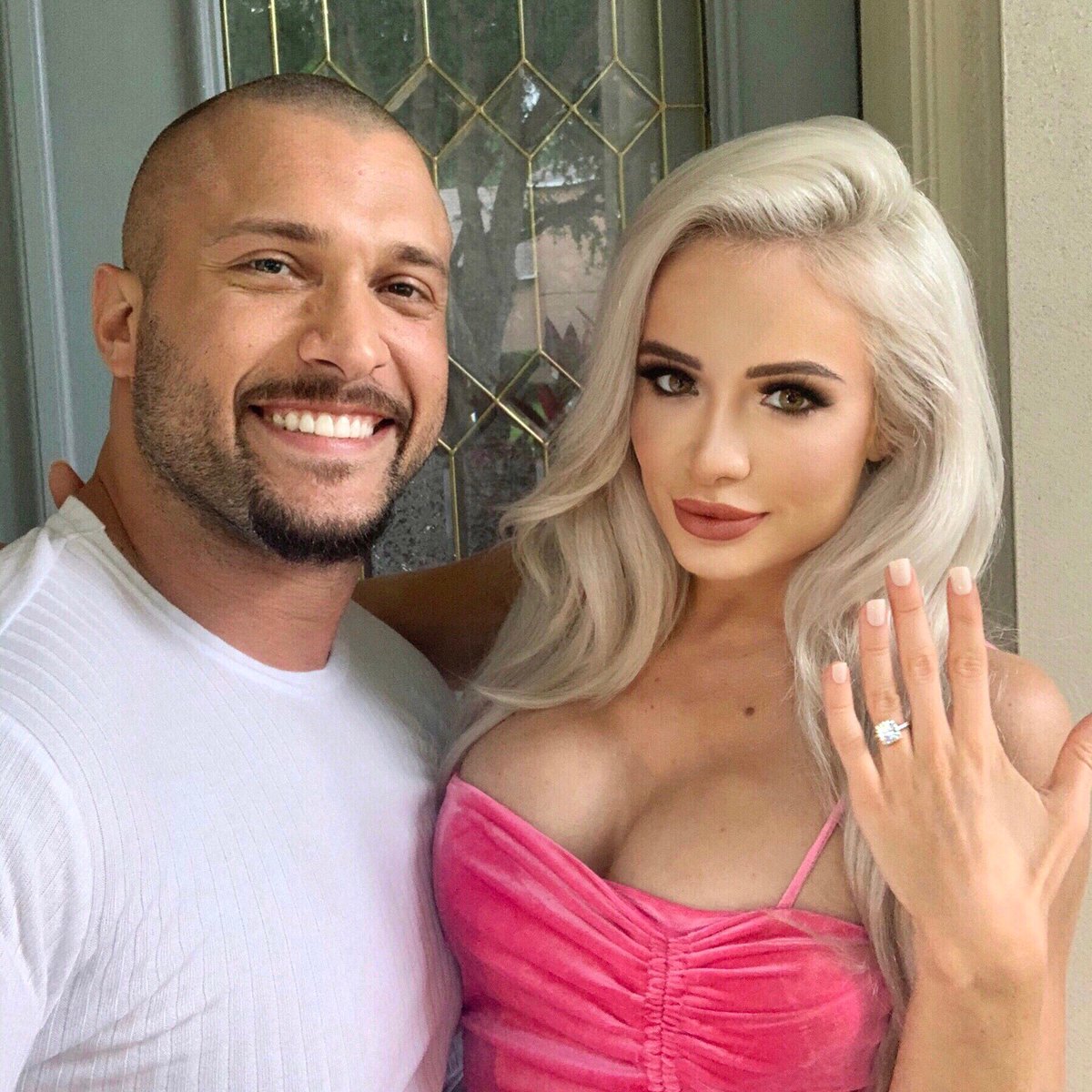 Congrats you are a beautiful couple @WWEKarrionKross <a href="/Lady_Scarlett13/">Scarlett Bordeaux</a> ❤❤