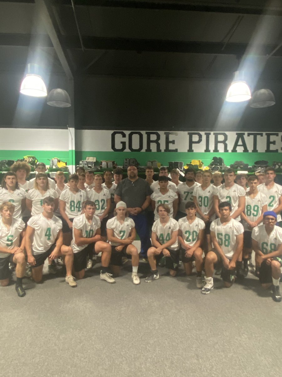 coachbtyler1's tweet photo. Thank you @Ostroski_BigO for coming to Gore today and talking to the Pirates!!#character #loveyourteammates https://t.co/9rnA6KT25r
