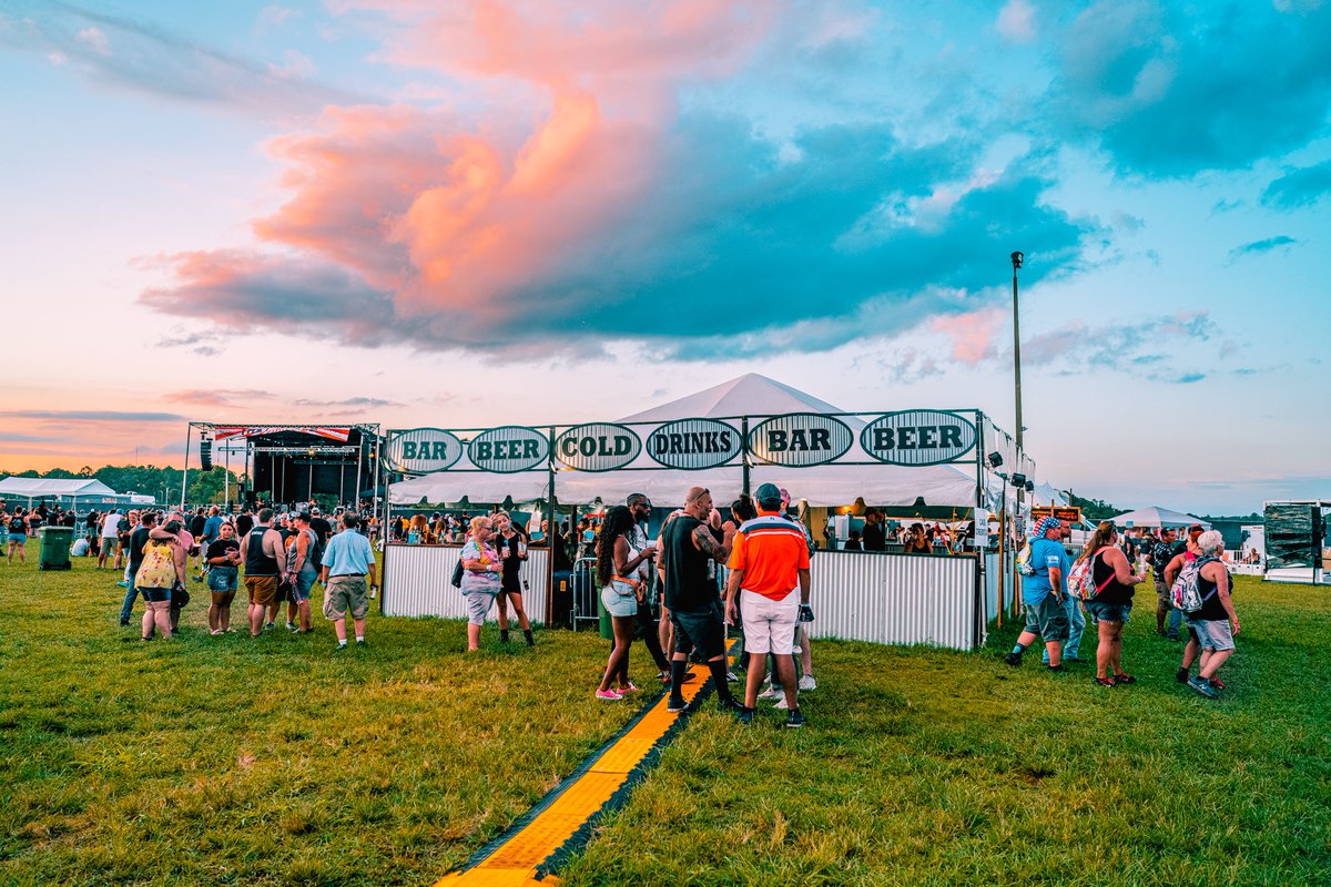 The sun is setting on Taco Metal Party, but the music is still heating up! 🌅

📸: <a href="/T_Church/">Tyler Church</a>