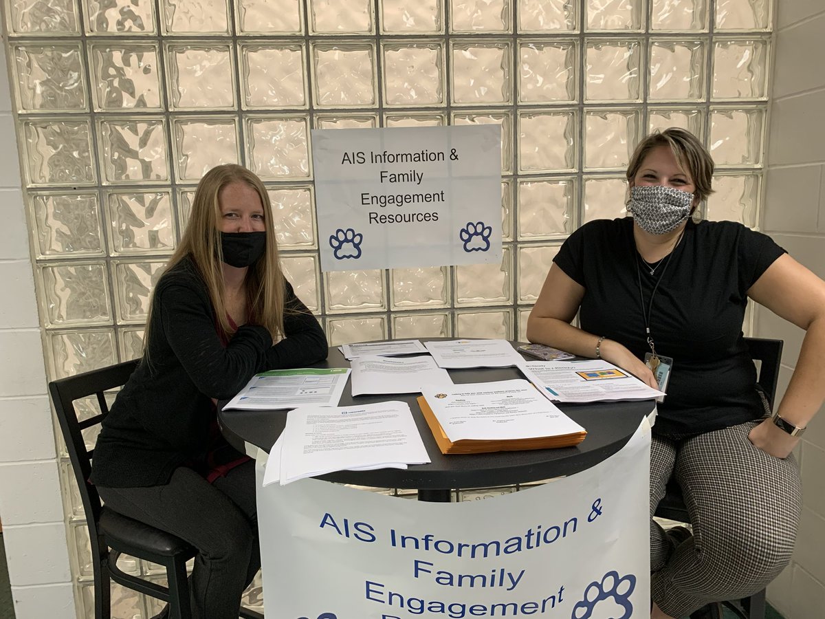 cbrownmwcsd's tweet image. I would like to thank the @MWCSDTweets parents and students for allowing us to have a safe and very full evening of open houses @Gorham_MWCSD and @MwMiddle. Thanks also to our employees for being so welcoming! #PR1DEinthePaw