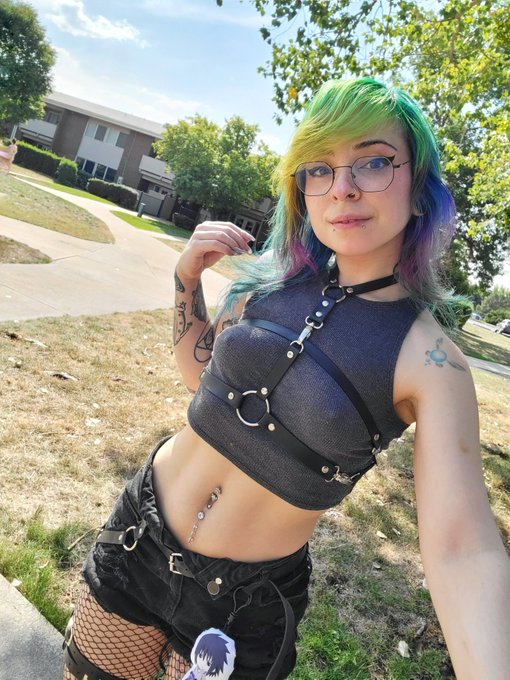 im very cute dontchyaknow https://t.co/TYC0QhSXw8