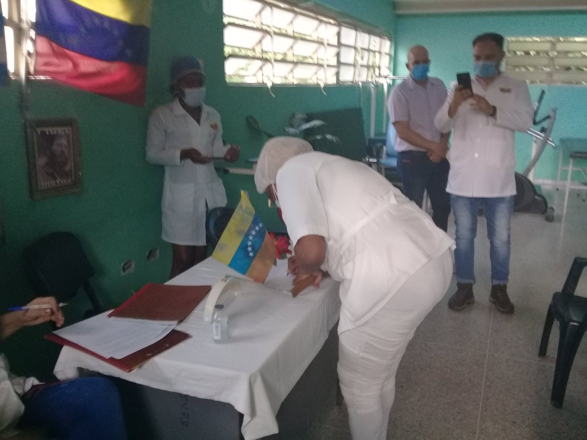 IselMartha1964's tweet photo. Acto de reafirmación y compromiso político , ideológico y revolucionario de los colaboradores del CDI Victoria Sur del Estado Aragua, Patria o Muerte Venceremos , Yo , todos Somos Fidel
@cubacolabora 
@SurCdi 
@cubacooperaven 
#CubaSalvaVidas 
#CubaPorLaVida 
#HeroesDeLaSalud https://t.co/VkY6wPhzrK