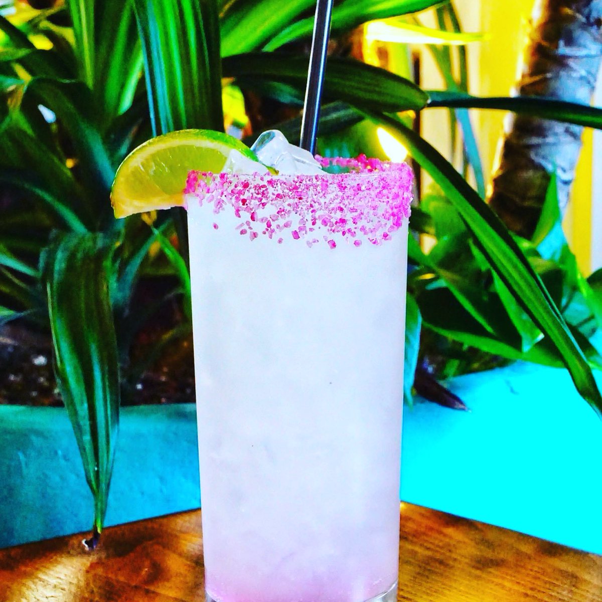 The weekend is almost here!!!

Lalo Skinny 

Herradura silver tequila • cointreau noir • agave honey

#taquerodallas #drinks #herradura #tequilathursday
