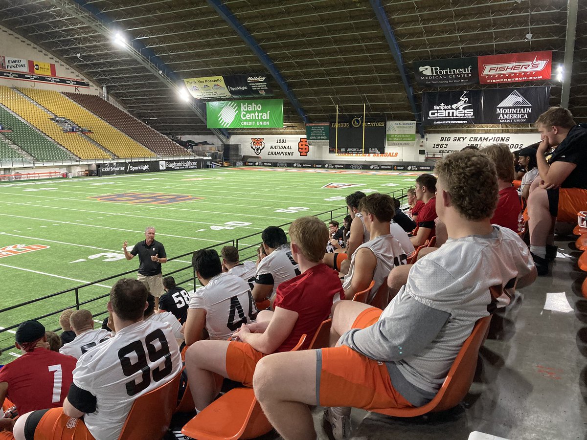 🔥🔥🔥BENGAL NATION🔥🔥🔥

THANK YOU TO <a href="/ISUBengals/">Idaho State Athletics</a> HALL OF FAME MEMBER, 1981 NATIONAL CHAMP, LEADER, COACH, AND LIFE LONG BENGAL DIRK KOETTER FOR YOUR WORDS! WHAT  AN HONOR! GO BENGALS! 

#FearTheRoar /// #RoarTogether