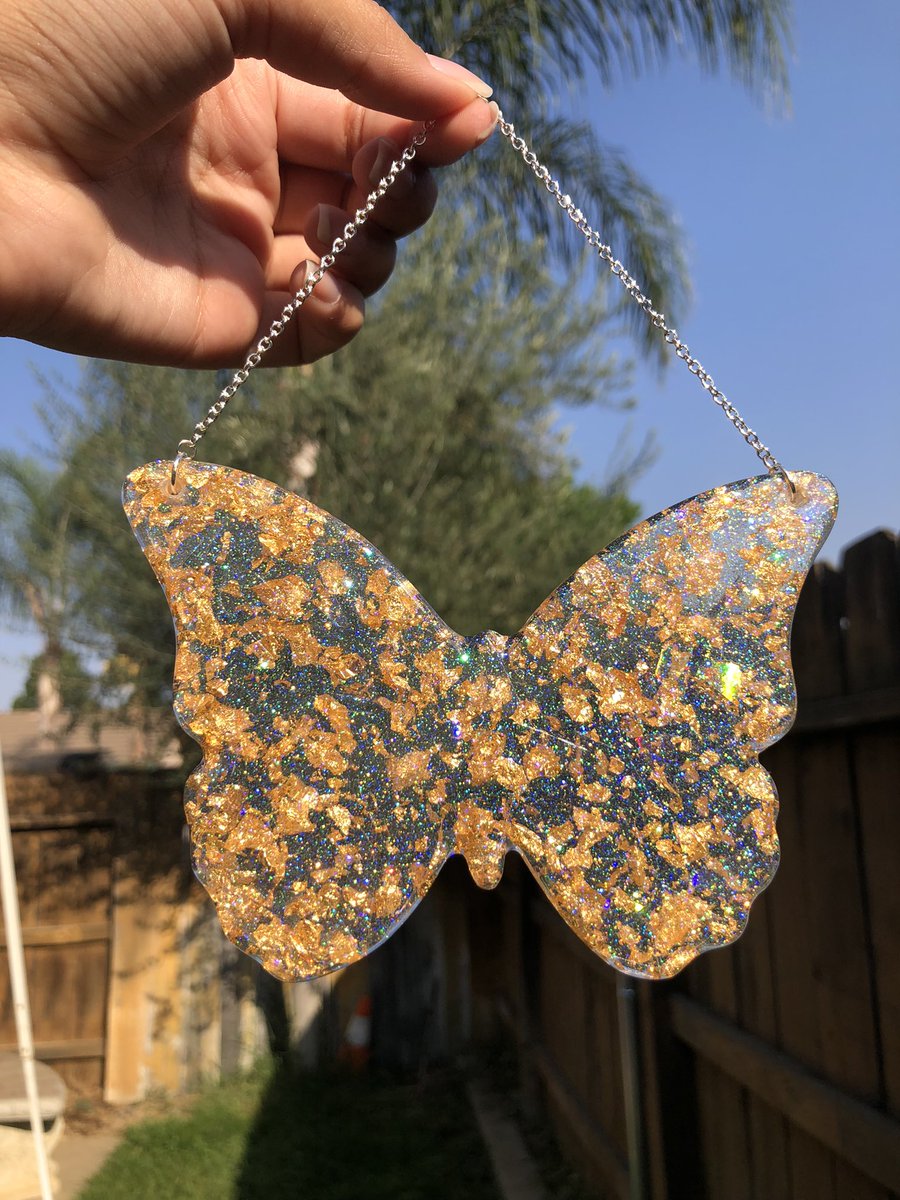 katiefrazier00's tweet photo. I haven’t done Resin pieces in awhile but i’m so proud of this Butterfly Wall Hanging I created 😍 

It’s filled with glitter and gold flakes, and has triangles of holographic on the surface ✨ 

It’s also available to purchase in my Etsy Shop 🙌🏻: https://t.co/vQk3X2rKVM https://t.co/jWqAUx2QLi