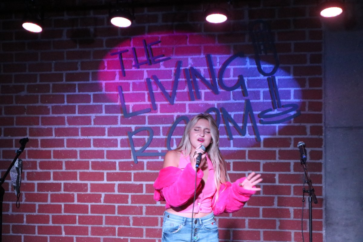 LMUStudentEXP's tweet photo. Congrats to Indigo Hills (@HillsIndigo) for winning the Mane Entertainment 🎤 Singer/Songwriter competition this past weekend! As the first place winner, they will be the opener for 🦁 Fallapalooza hosted by ASLMu on Oct. 3. #StudentEXP #IntegrateMindBodySpirit #LionCommunity https://t.co/RCQxZfHDBa