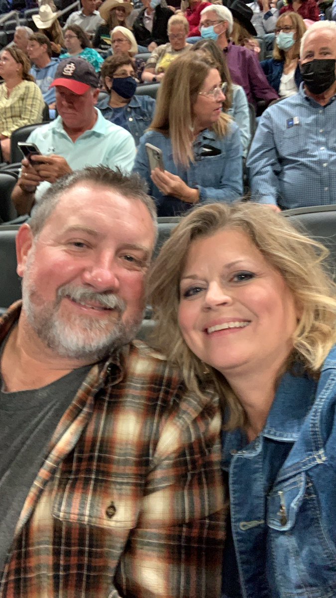 MayberryAngel's tweet photo. Celebrating our anniversary #bsstlouis @blakeshelton https://t.co/FoqzKAcfGh